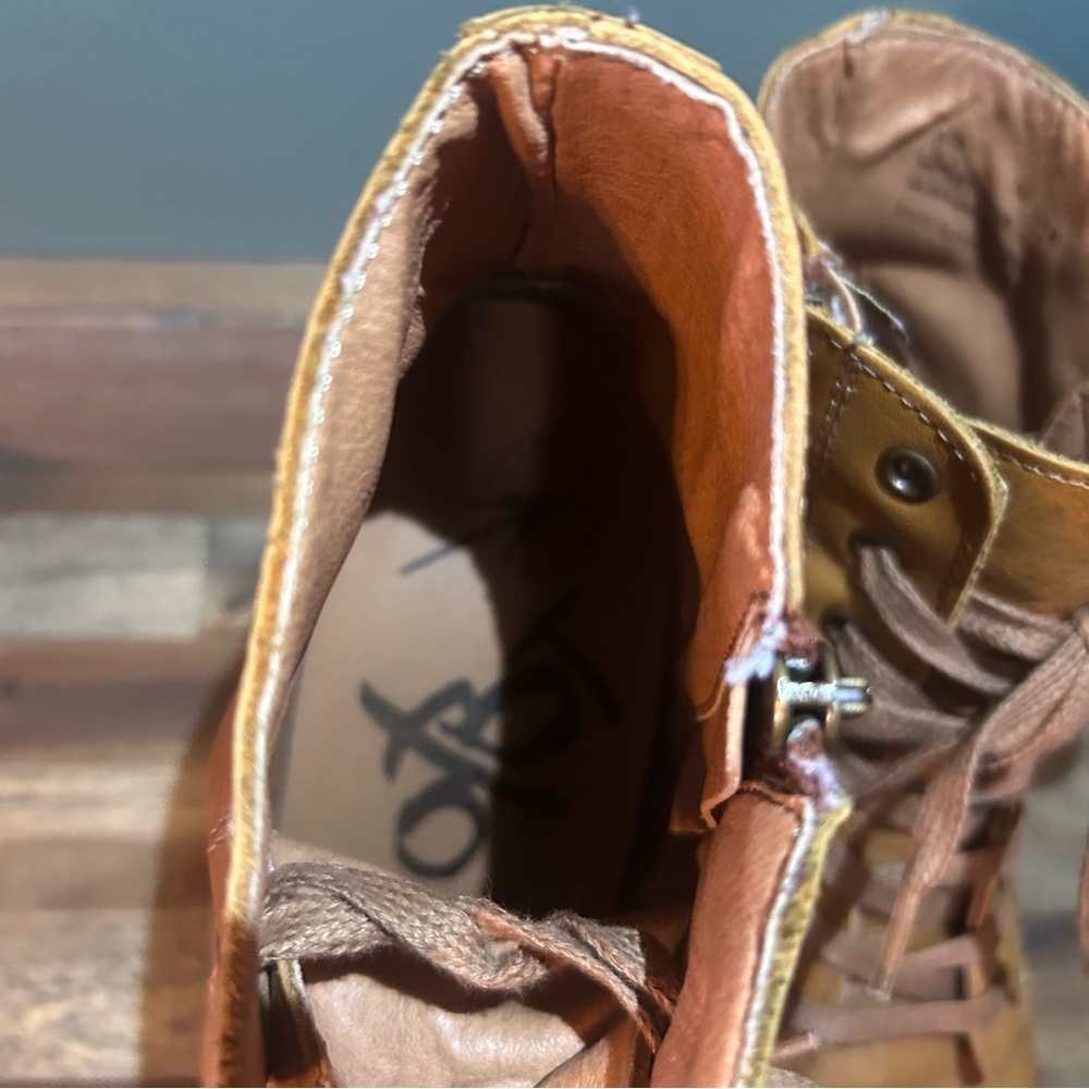 OTBT Cognac Leather Lace Up Combat Boots Side Zip Lug Sole Women’s Size 7 - Picture 10 of 12